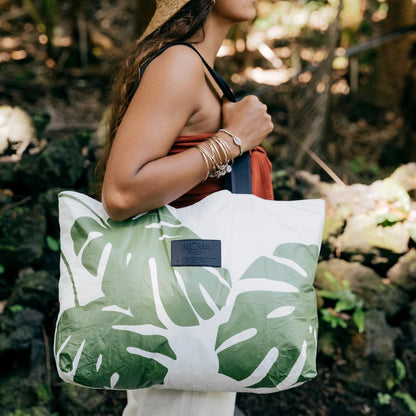 Aloha Holo Holo Tote Monstera · Seaweed